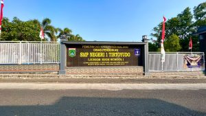 PROFIL SMP NEGERI 1 TIRTOYUDO
